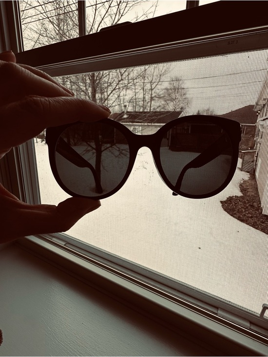 ⭐️New Gucci Black Framed Sunglasses, Grey Lenses, Velvet case, Satin pouch. - Picture 9 of 9